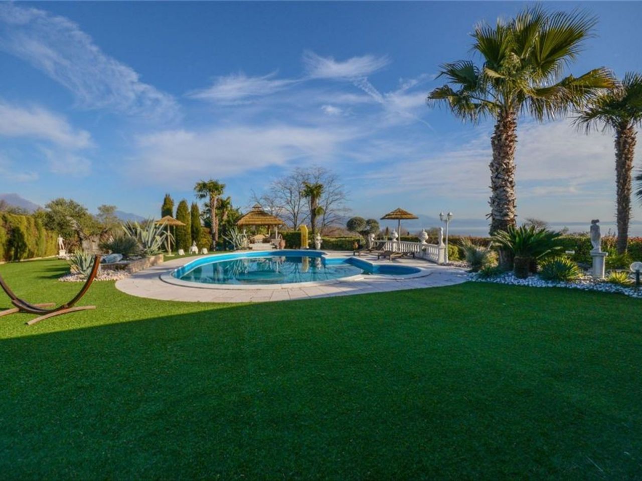 Вилла у озера Гарда, Италия, 300 м² - фото 15