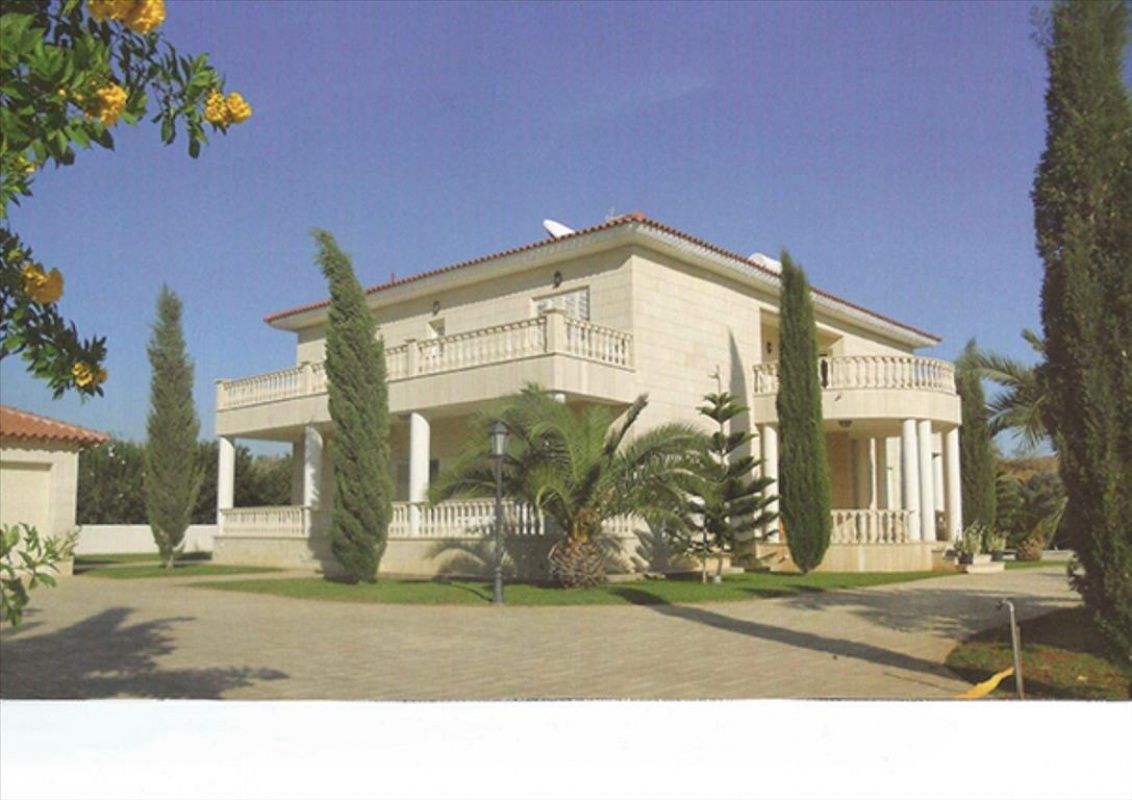 Дом в Лимасоле, Кипр, 450 м2 - фото 1