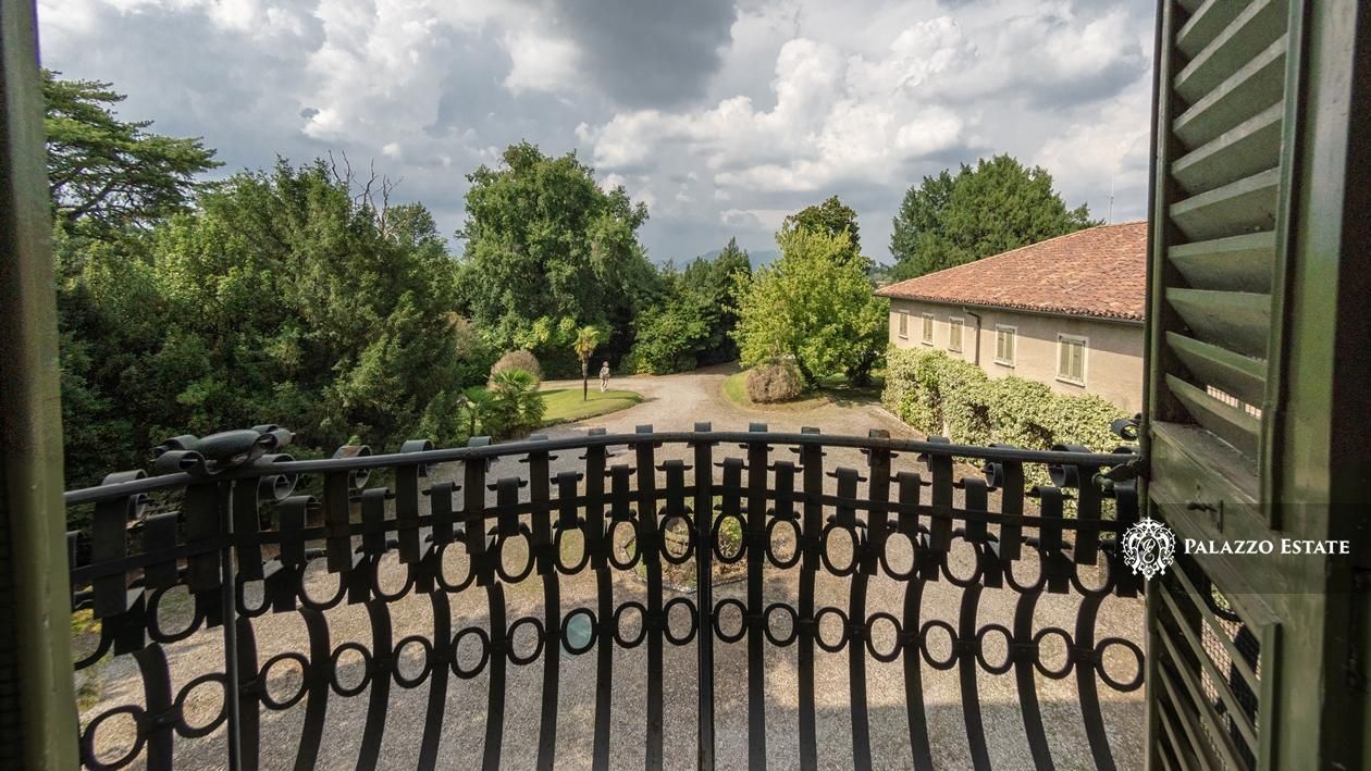 Вилла в Карате-Брианце, Италия, 3 500 м² - фото 19