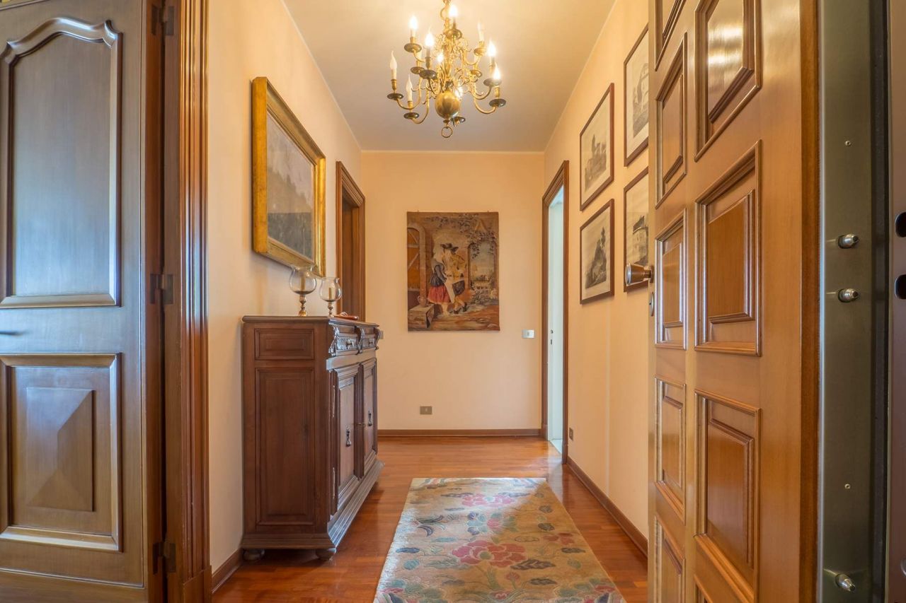Апартаменты в Биелле, Италия, 251 м2 - фото 1