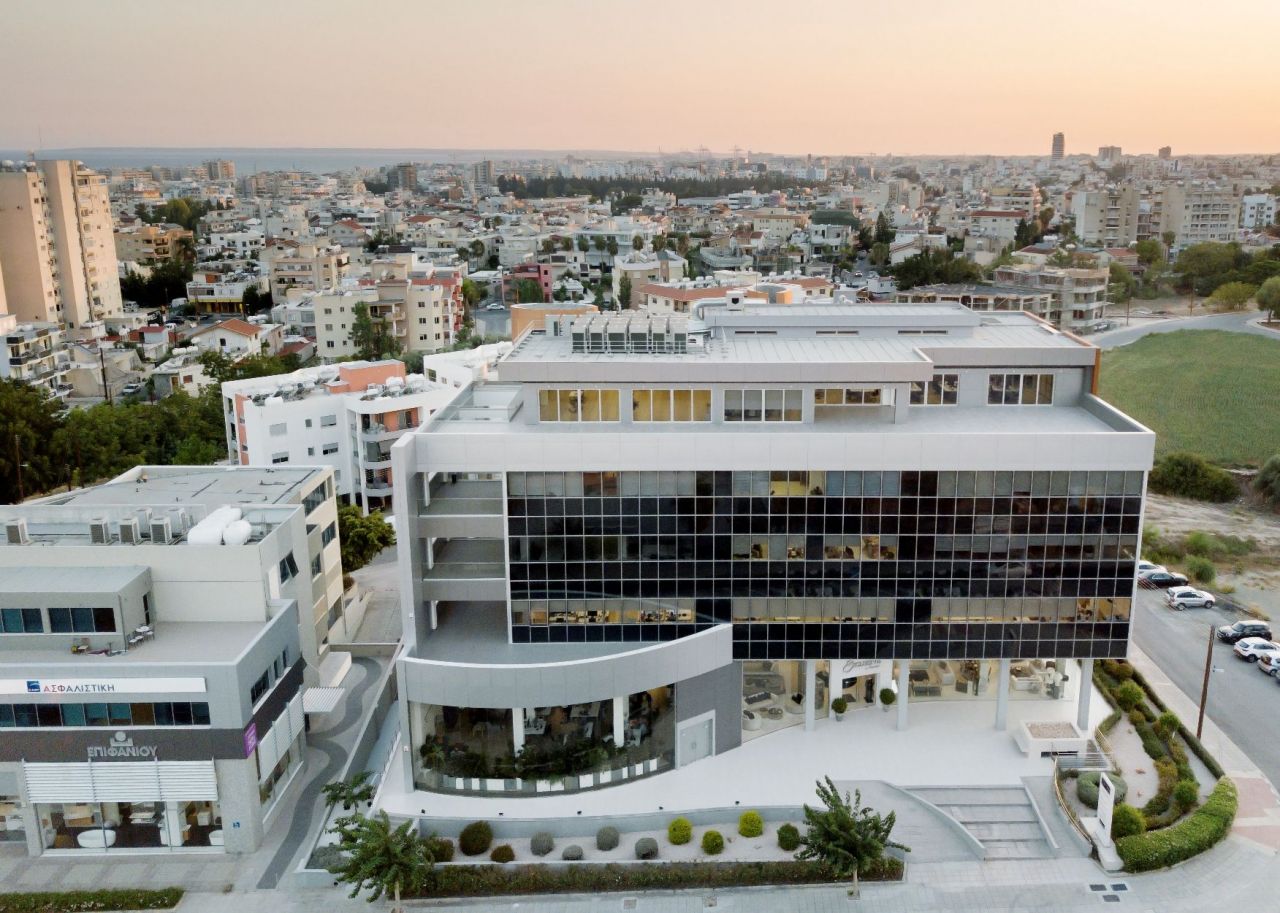 Офис в Лимасоле, Кипр, 6 362 м2 - фото 1