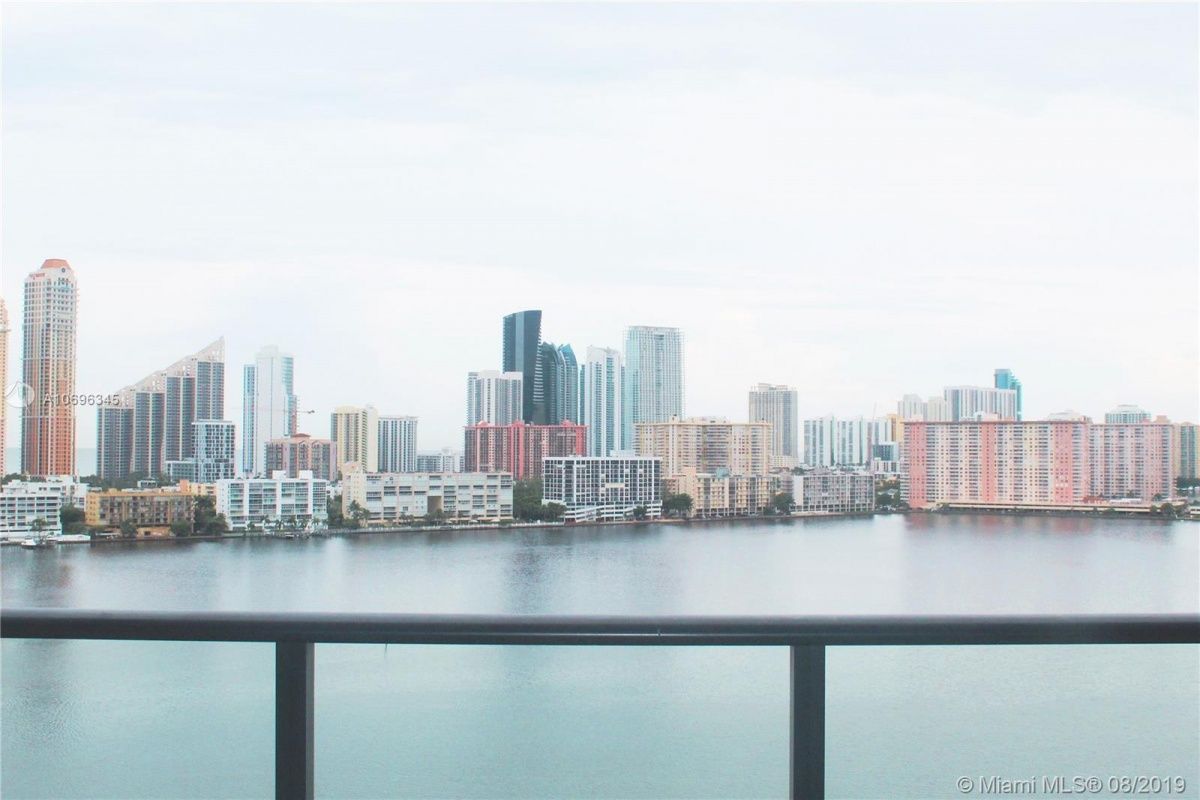 Квартира в Майами, США, 369 м2 - фото 1