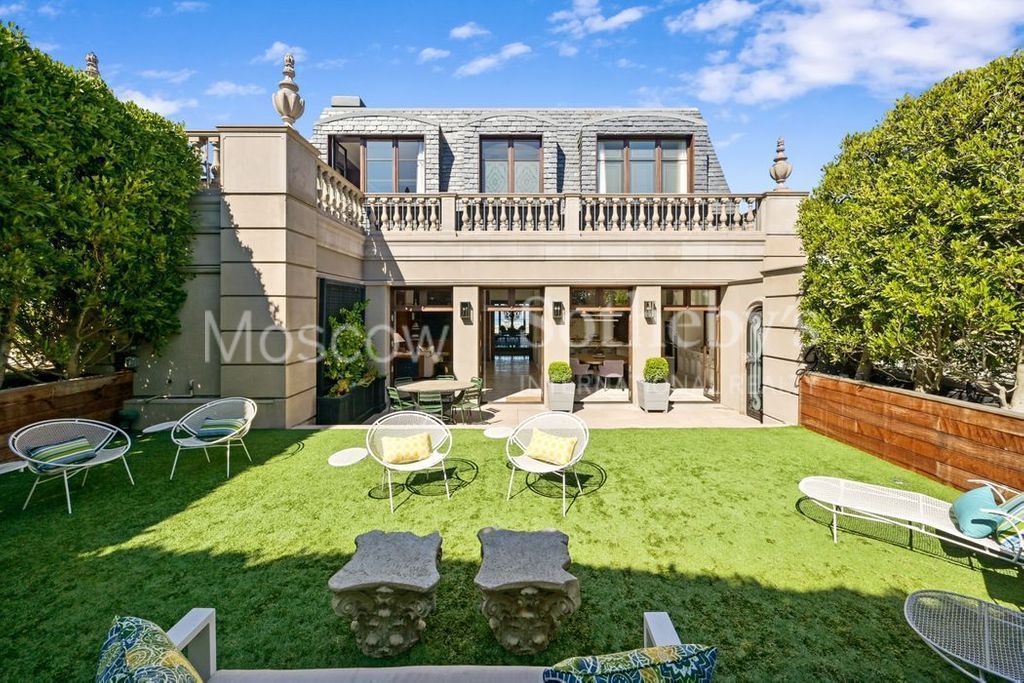 Особняк в Сан-Франциско, США, 1 077 м² - фото 1