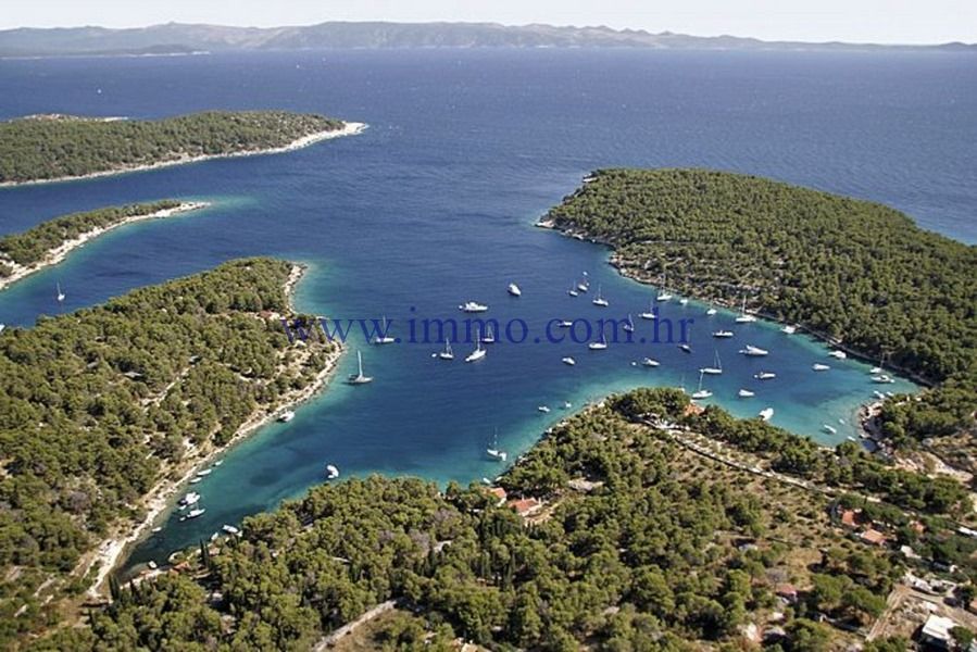 Земля на острове Браче, Хорватия, 15 500 м2 - фото 1