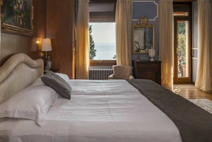 Особняк у озера Гарда, Италия, 600 м² - фото 8