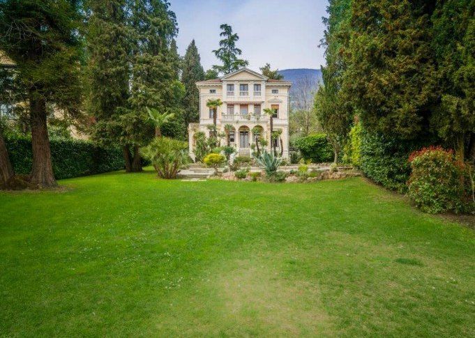 Особняк у озера Гарда, Италия, 600 м² - фото 10