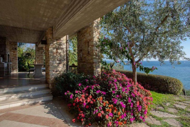 Поместье у озера Гарда, Италия, 500 м² - фото 12