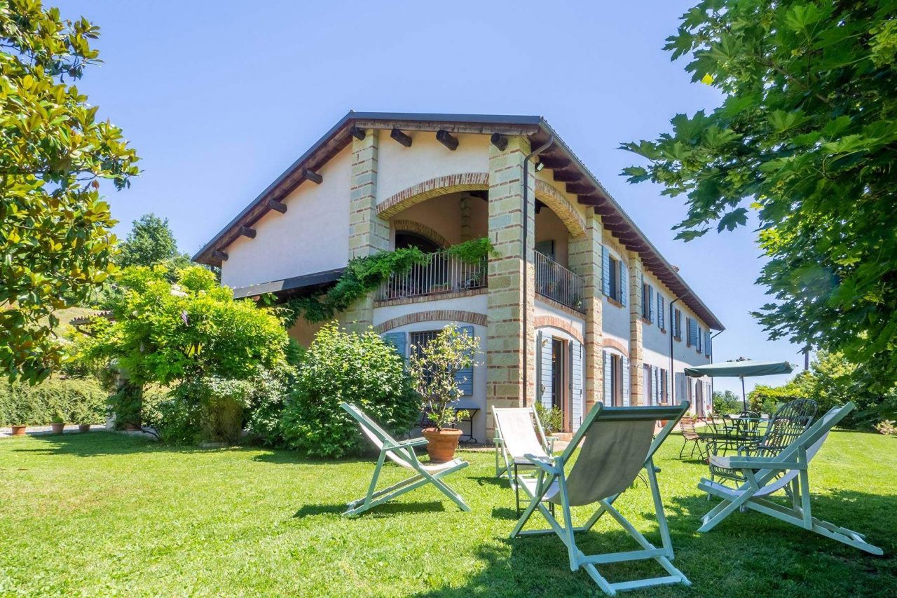 Дом Ponzano Monferrato, Италия, 560 м2 - фото 1
