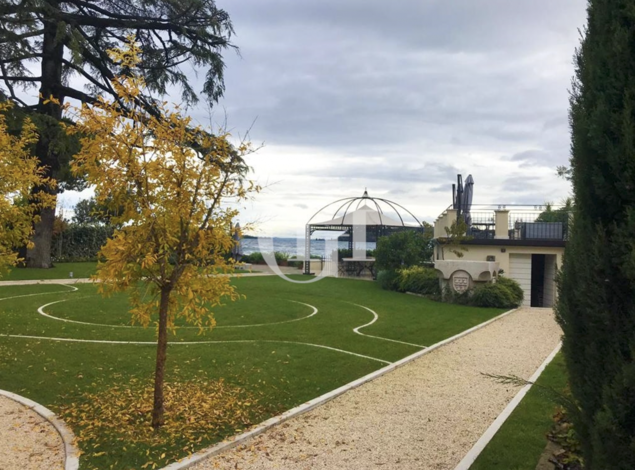 Вилла у озера Гарда, Италия, 250 м² - фото 3