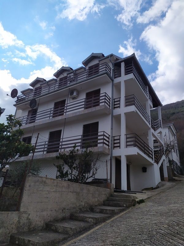 Дом в Биеле, Черногория, 320 м2 - фото 1