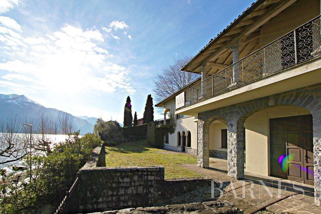 Дом в Пьянелло-дель-Ларио, Италия, 480 м2 - фото 1