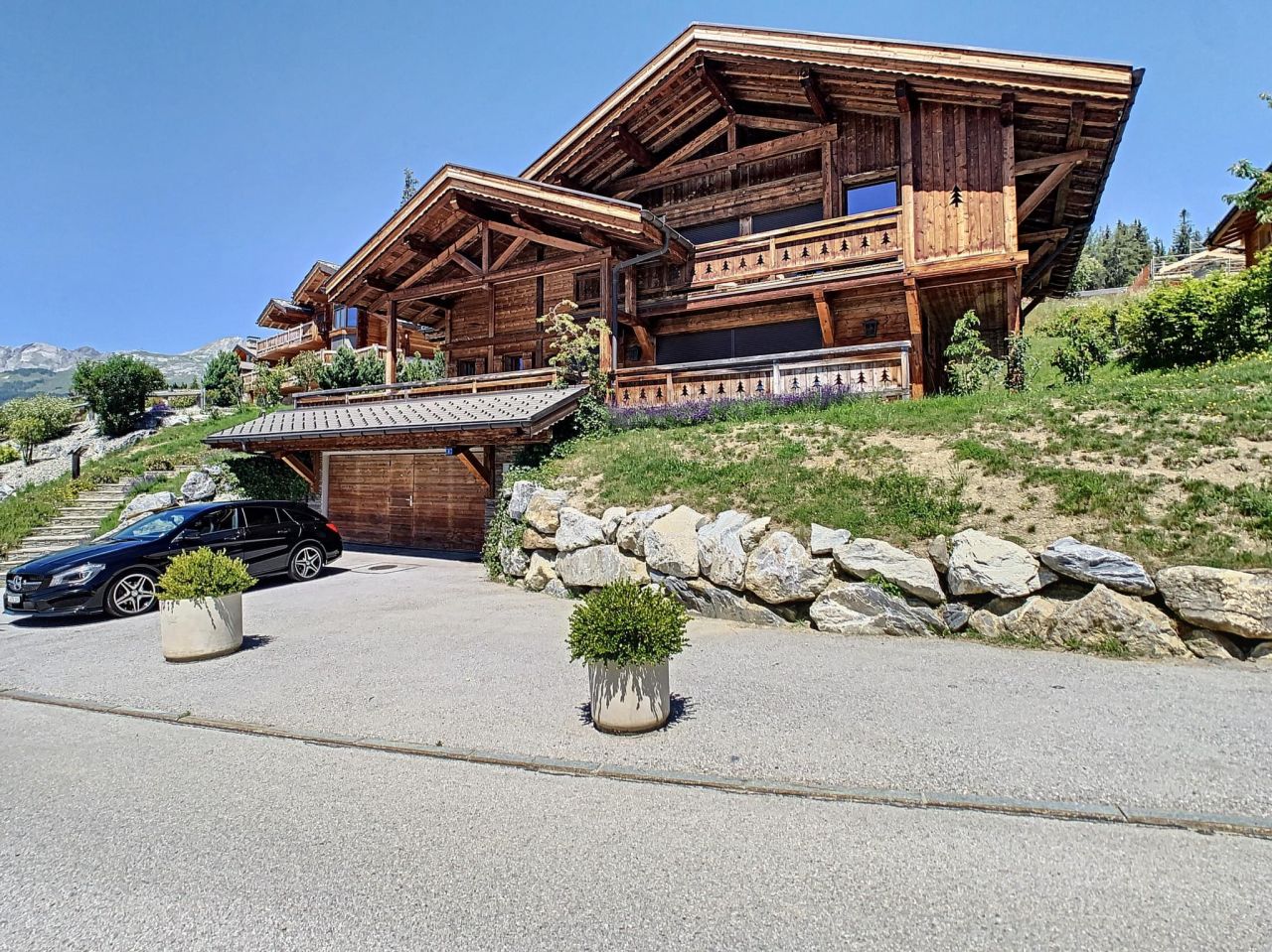 Дом в Кран-Монтане, Швейцария, 1 045 м2 - фото 1
