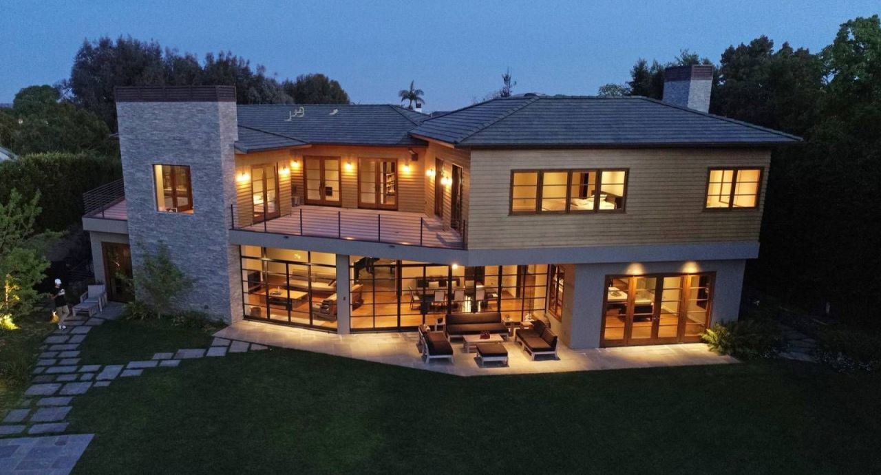 Дом в Лос-Анджелесе, США, 923.08 м² - фото 1