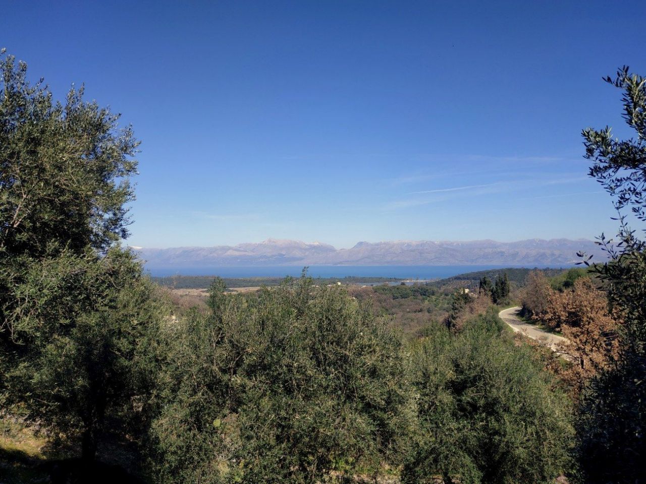 Земля на Корфу, Греция - фото 1