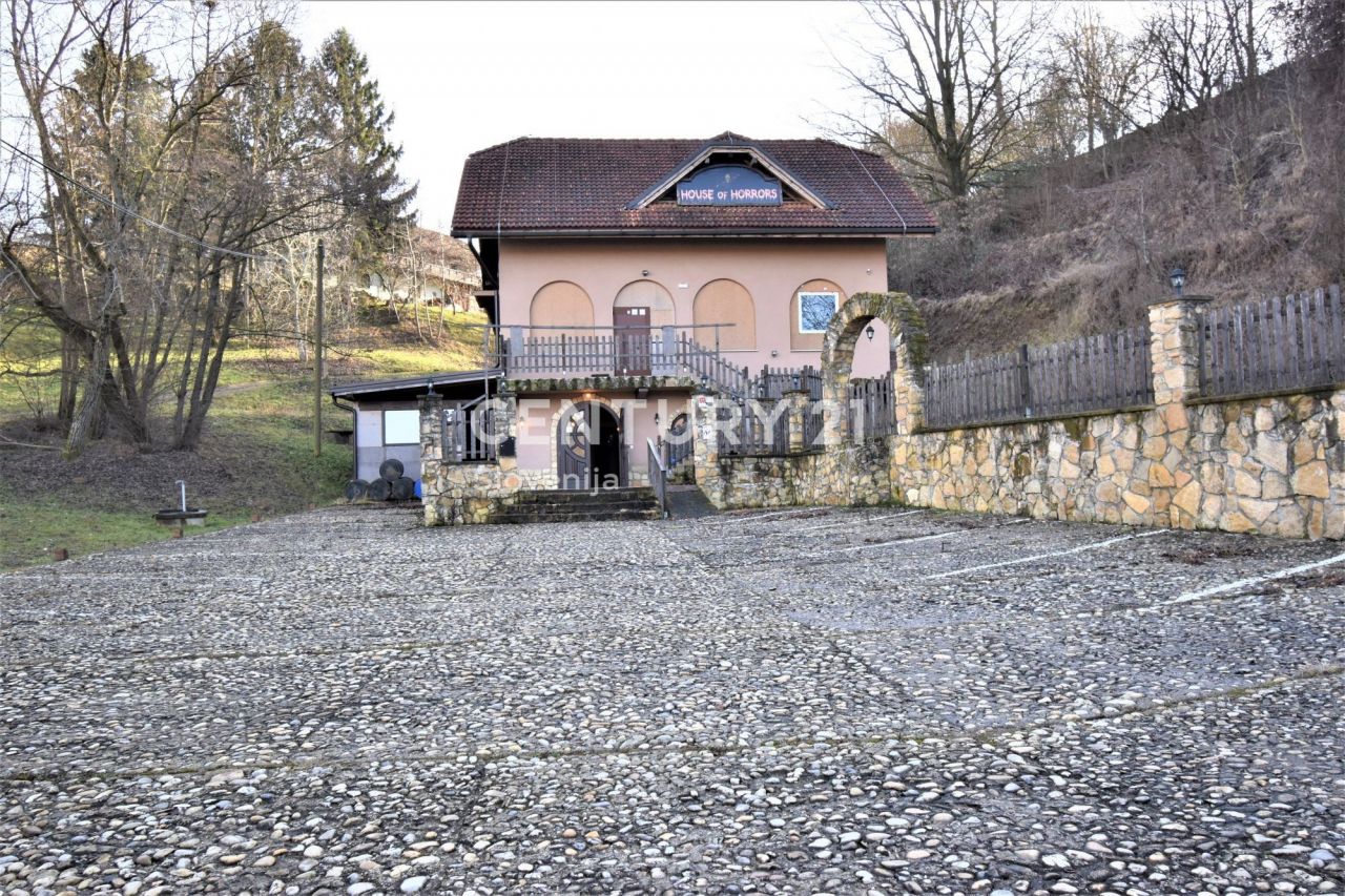 Коммерческая недвижимость в Горня-Радгоне, Словения, 4 353 м2 - фото 1