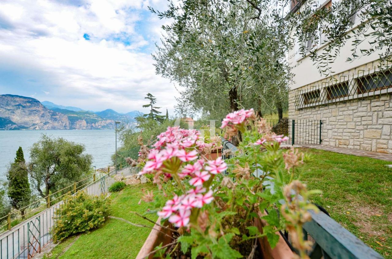 Квартира у озера Гарда, Италия, 95 м² - фото 2