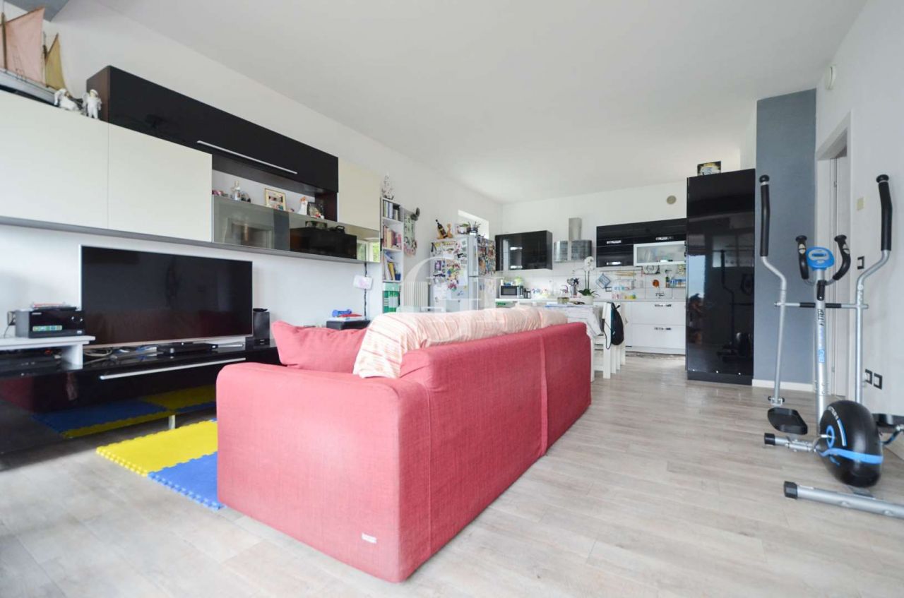 Квартира у озера Гарда, Италия, 95 м² - фото 8