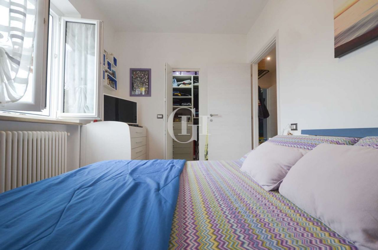 Квартира у озера Гарда, Италия, 95 м² - фото 16