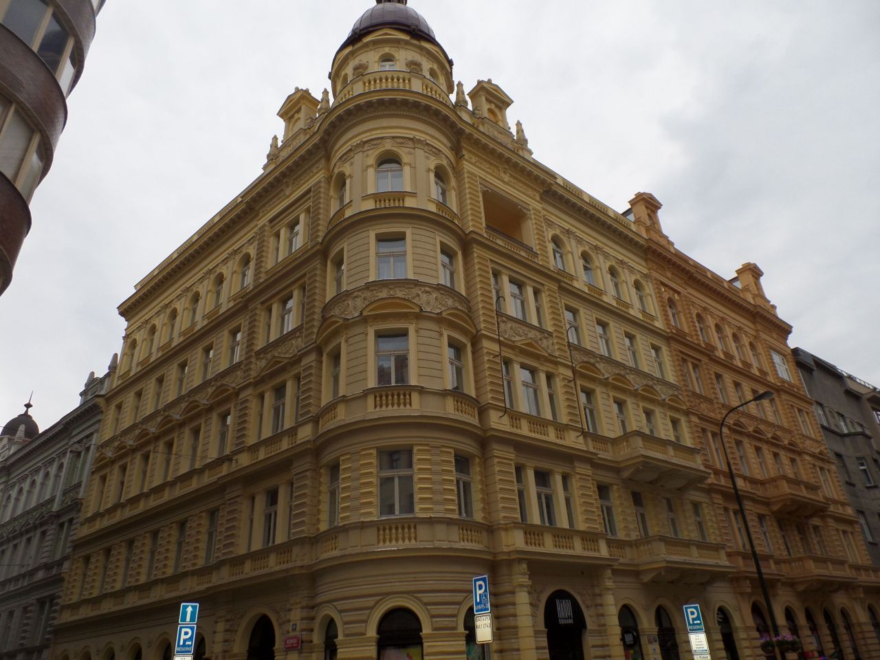 Коммерческая недвижимость в Праге, Чехия, 61 м2 - фото 1