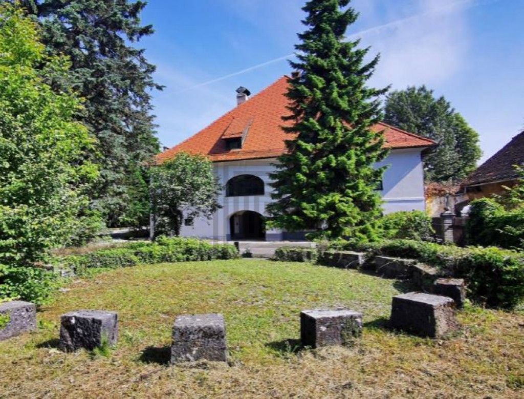 Особняк в Врхнике, Словения, 529.4 м² - фото 1