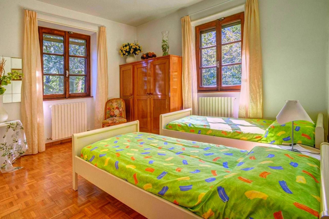 Поместье у озера Комо, Италия, 650 м² - фото 12