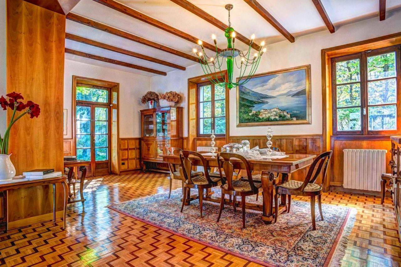 Поместье у озера Комо, Италия, 650 м² - фото 5