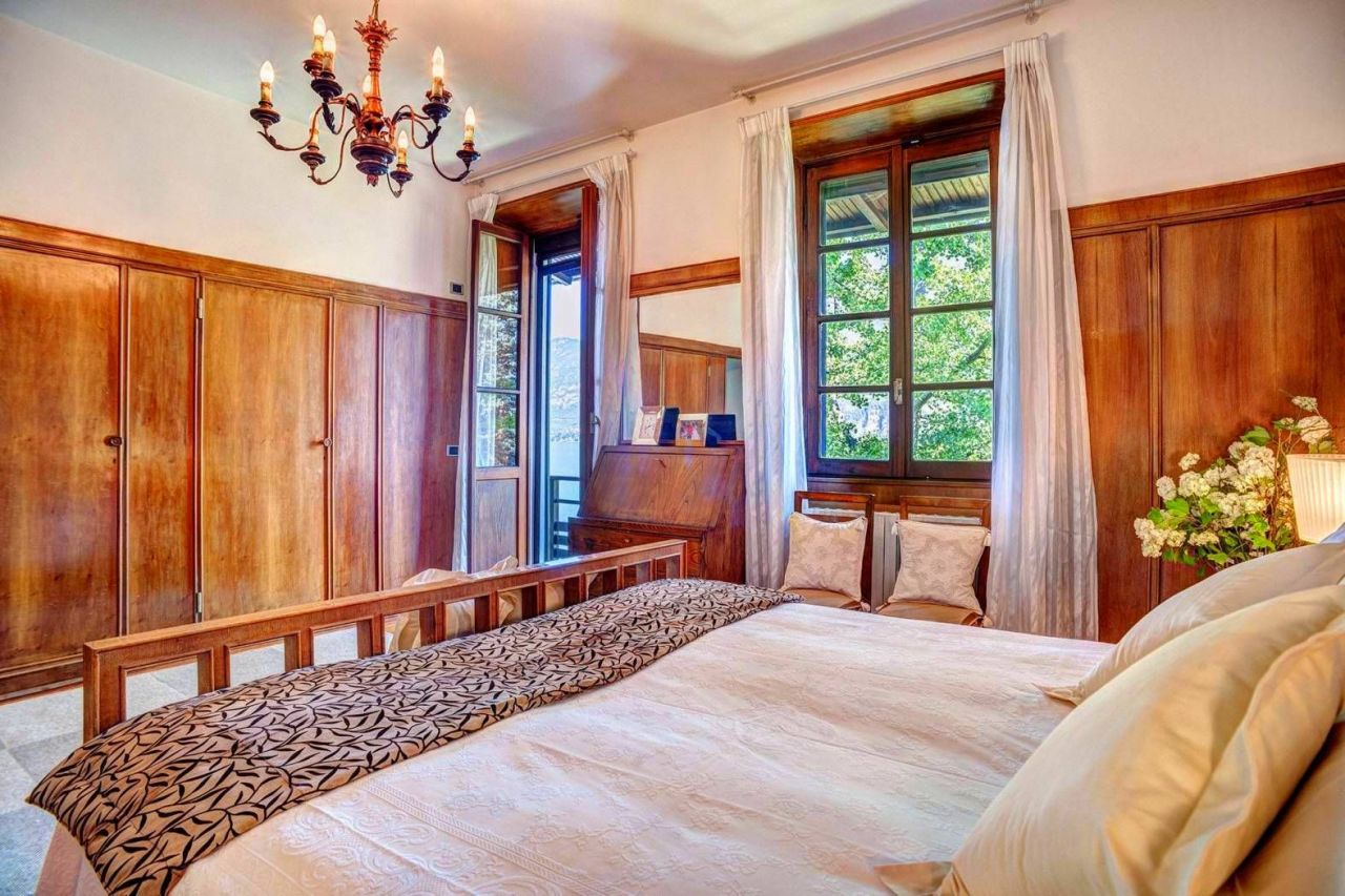 Поместье у озера Комо, Италия, 650 м² - фото 14