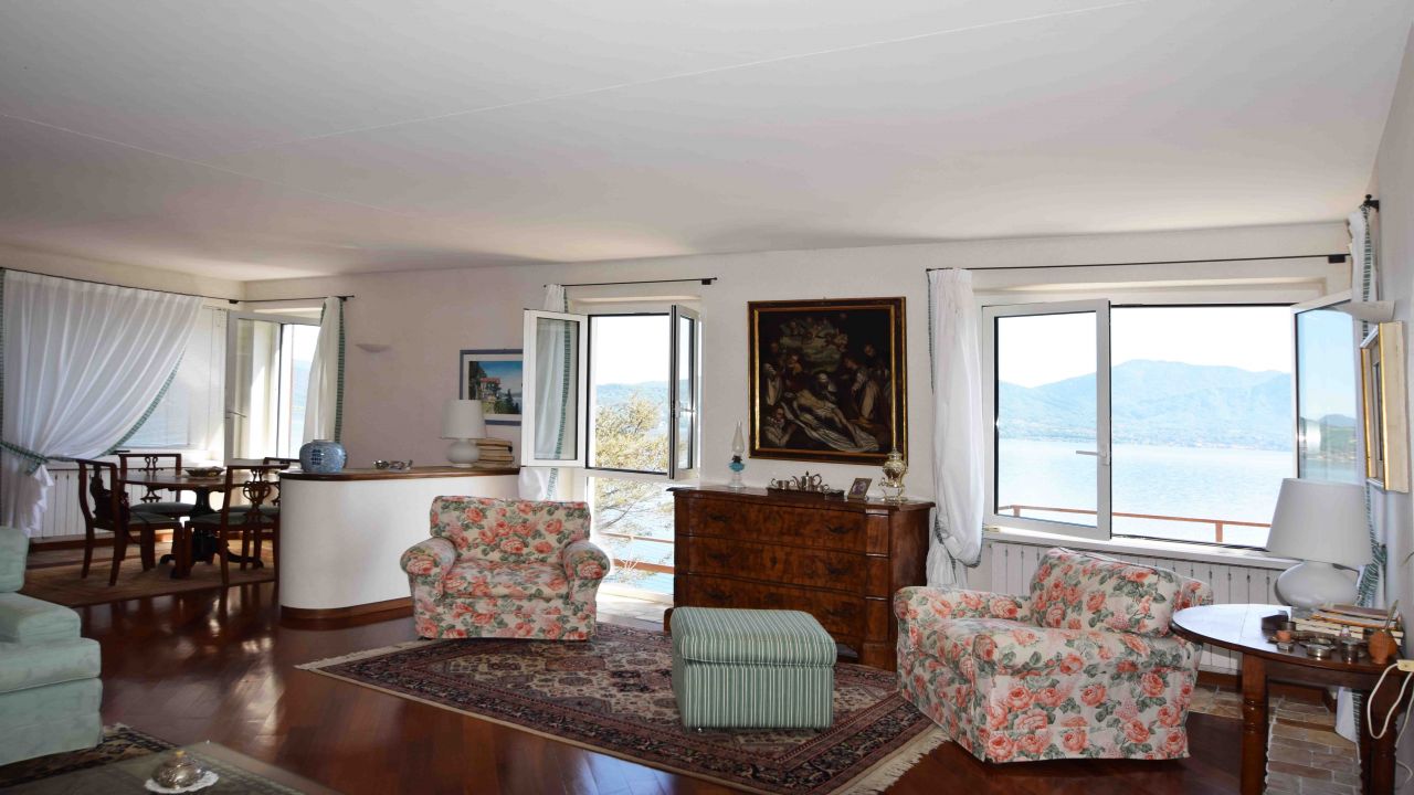 Вилла у озера Маджоре, Италия, 310 м² - фото 4