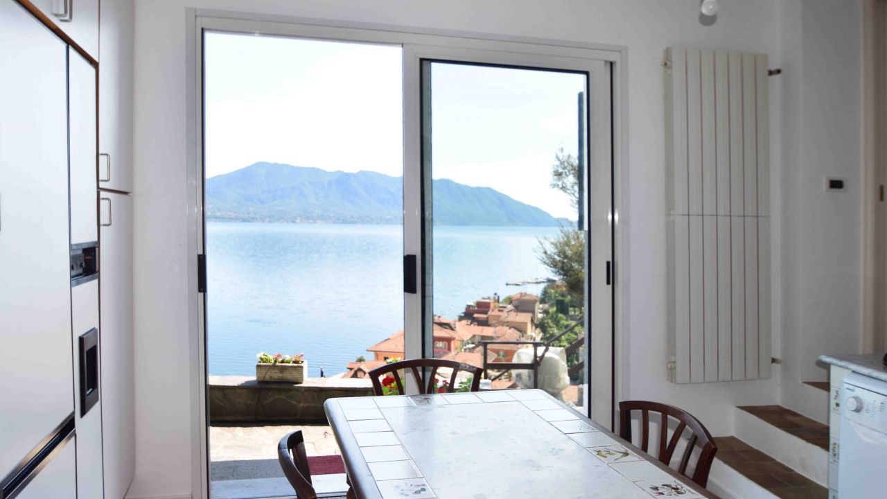 Вилла у озера Маджоре, Италия, 310 м² - фото 11