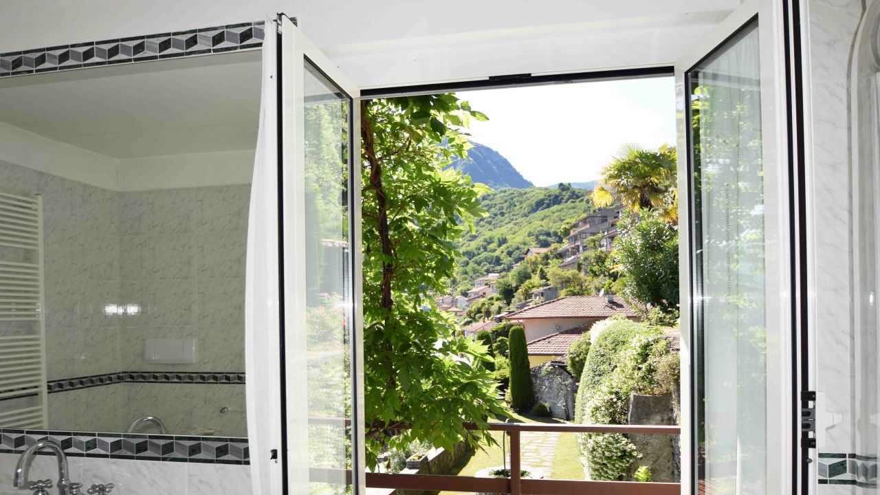 Вилла у озера Маджоре, Италия, 310 м² - фото 13