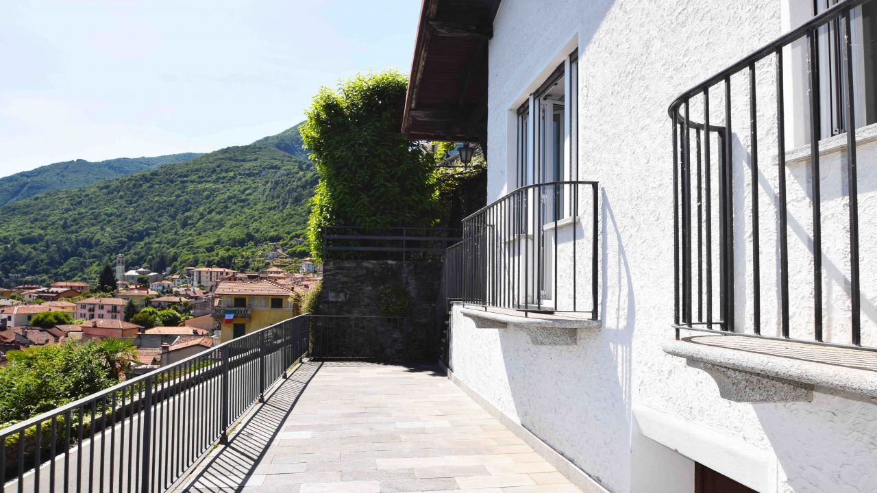 Вилла у озера Маджоре, Италия, 310 м² - фото 14