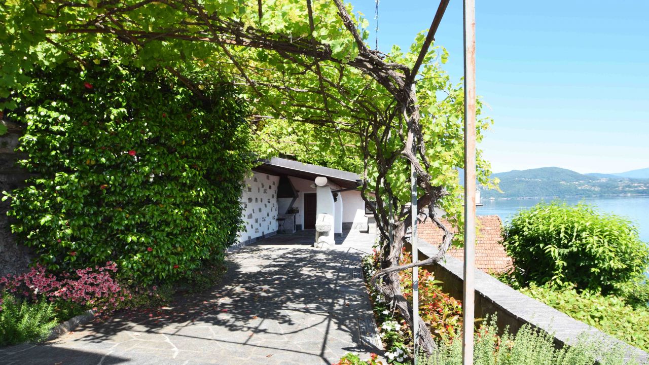 Вилла у озера Маджоре, Италия, 310 м² - фото 15