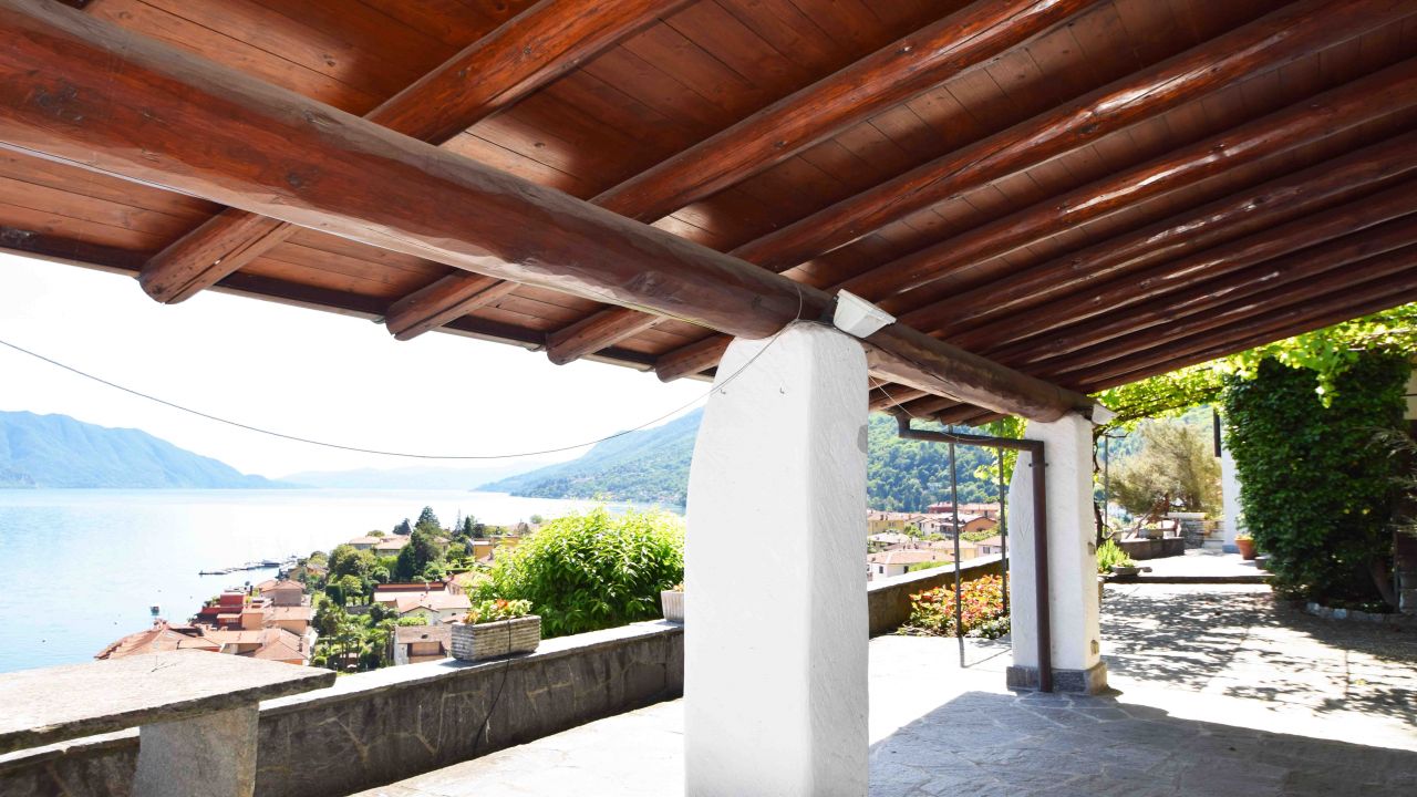 Вилла у озера Маджоре, Италия, 310 м² - фото 16