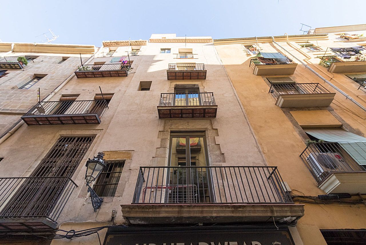 Доходный дом в Барселоне, Испания, 845 м2 - фото 1