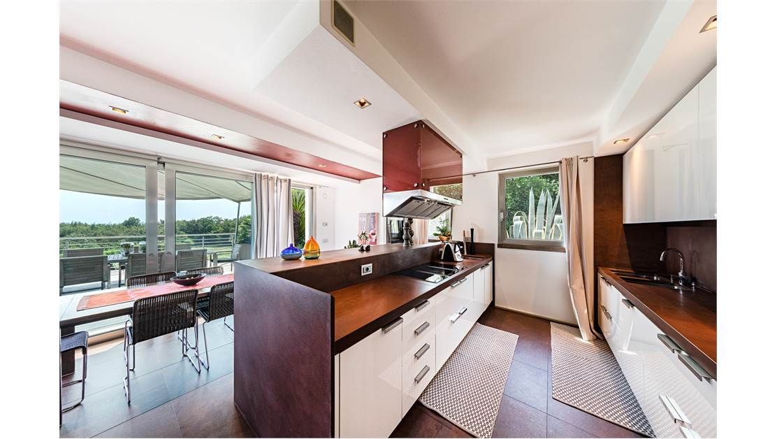 Вилла у озера Гарда, Италия, 435 м² - фото 10