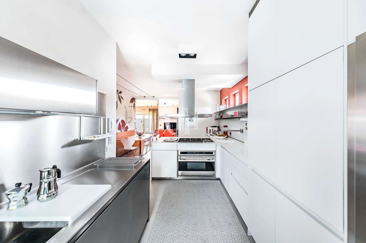 Вилла у озера Гарда, Италия, 382 м² - фото 17