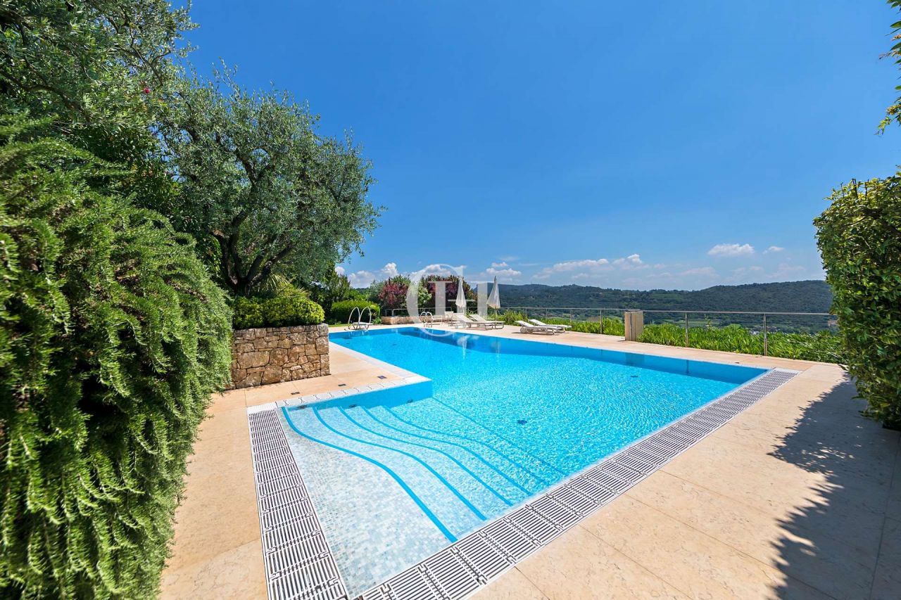 Вилла у озера Гарда, Италия, 382 м² - фото 8