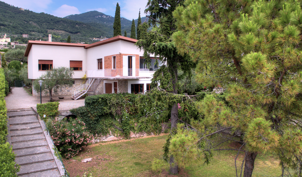 Вилла у озера Гарда, Италия, 300 м² - фото 4