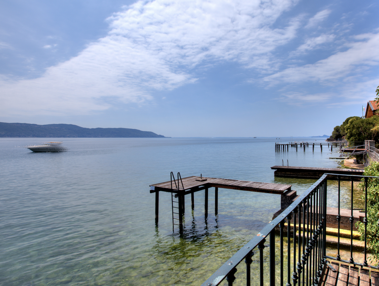 Вилла у озера Гарда, Италия, 300 м² - фото 7