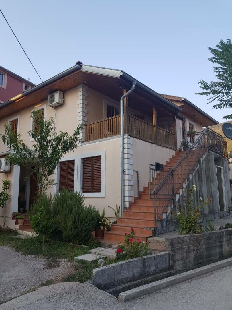 Дом в Тивате, Черногория, 200 м2 - фото 1