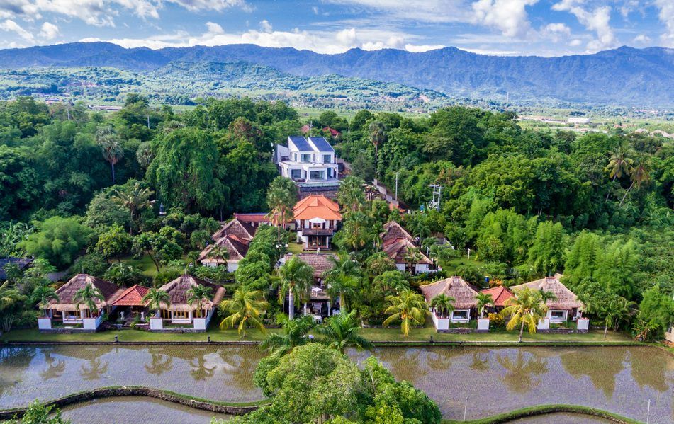 Отель, гостиница в Сингараджа, Индонезия, 8 550 м2 - фото 1