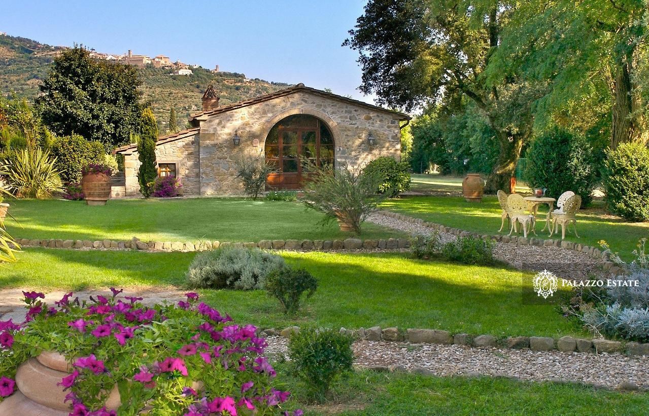 Отель, гостиница в Кортоне, Италия, 865 м² - фото 3