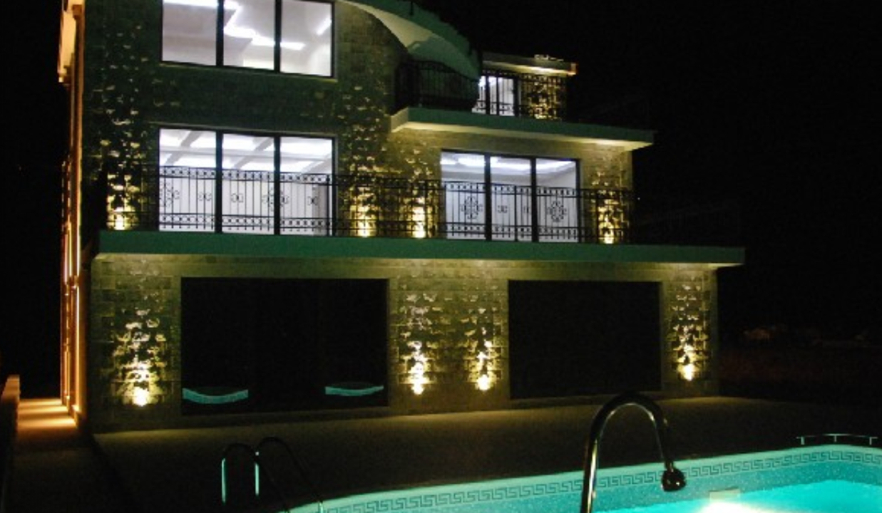 Вилла в Херцег-Нови, Черногория, 700 м² - фото 2