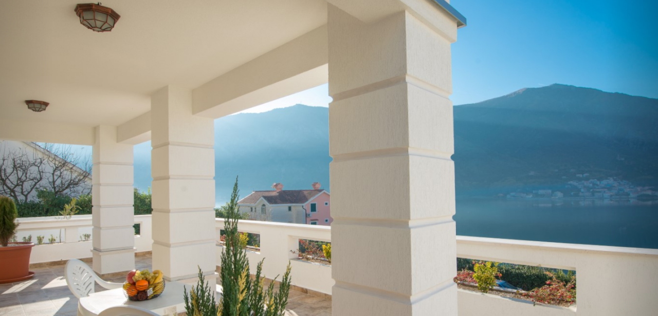 Вилла в Доброте, Черногория, 536 м² - фото 3