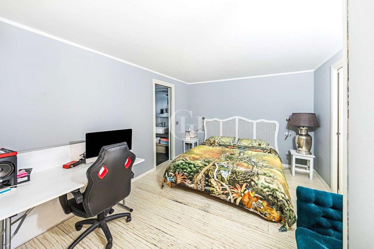 Апартаменты у озера Гарда, Италия, 240 м² - фото 15