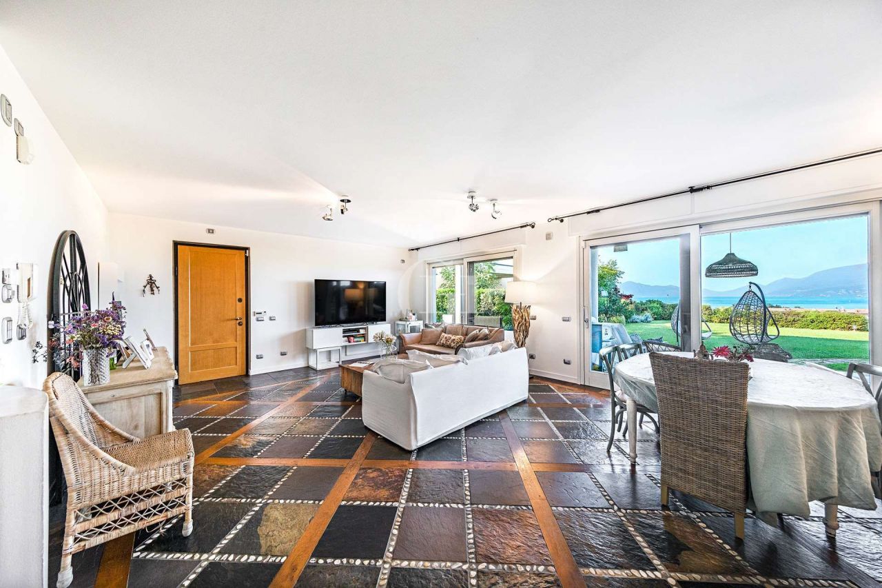 Апартаменты у озера Гарда, Италия, 240 м² - фото 2