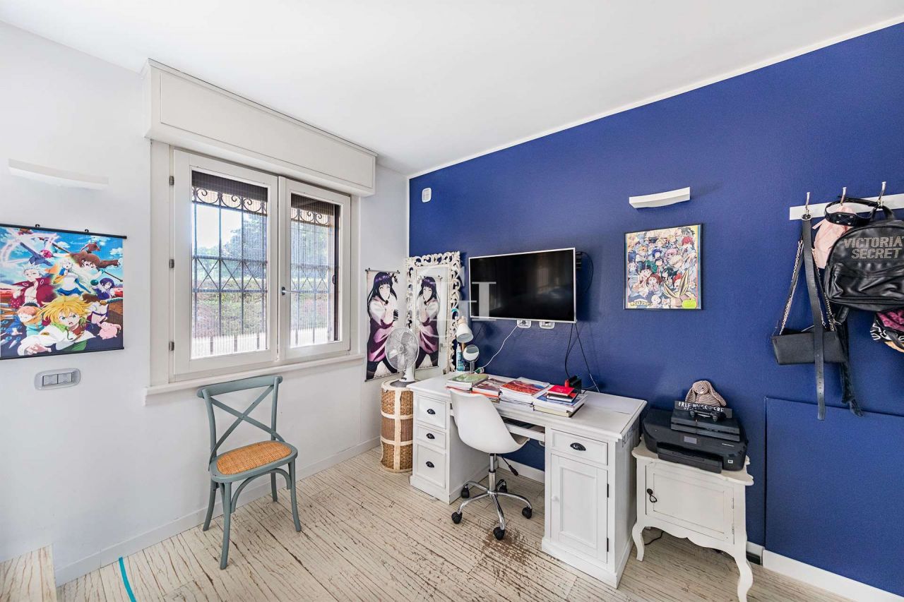 Апартаменты у озера Гарда, Италия, 240 м² - фото 14