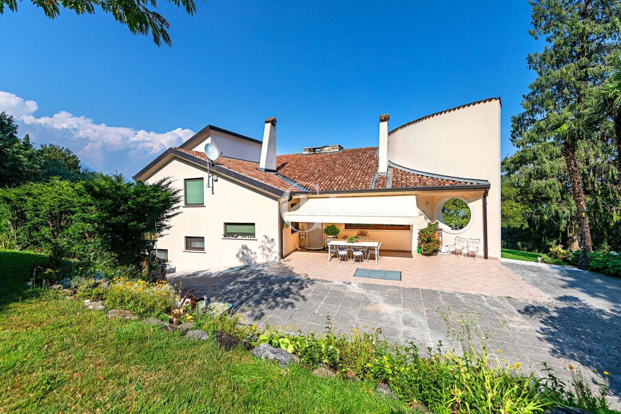 Вилла у озера Гарда, Италия, 250 м² - фото 3