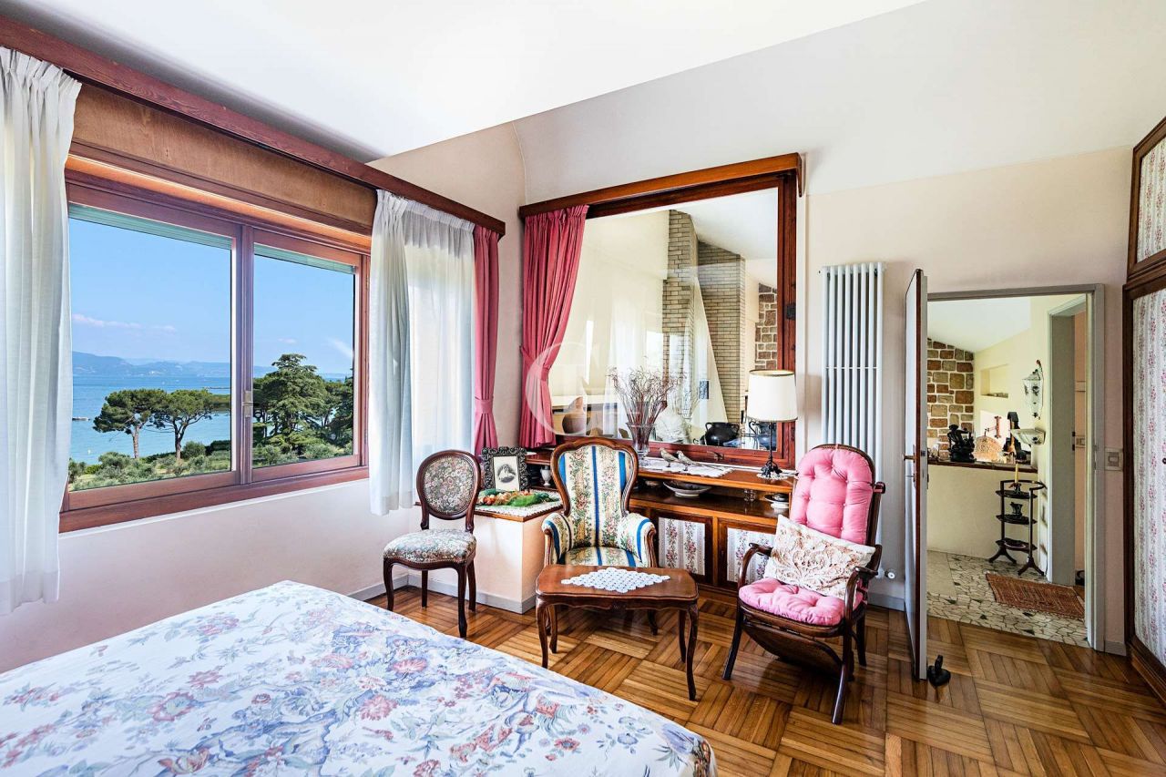 Вилла у озера Гарда, Италия, 250 м² - фото 14
