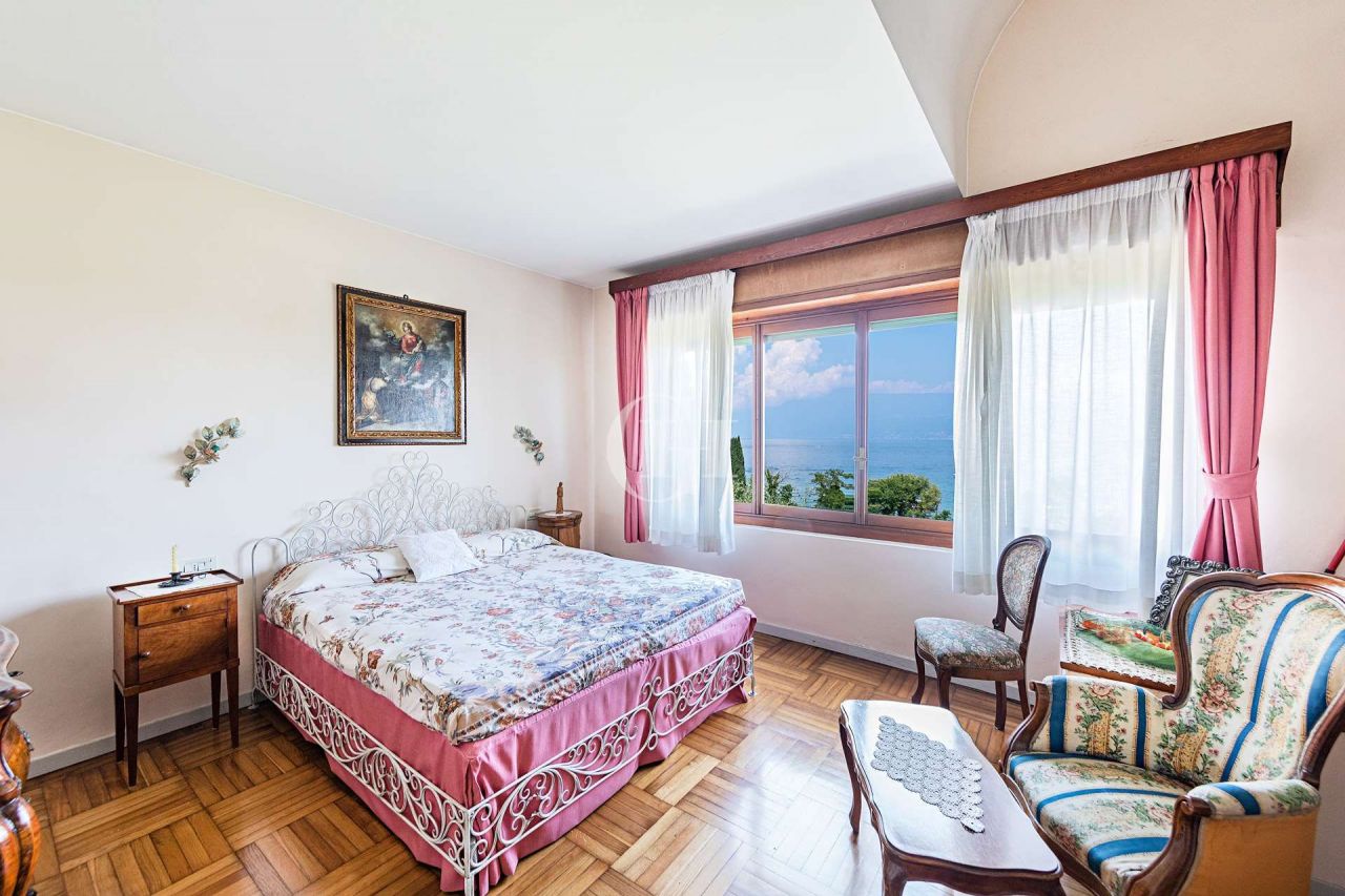 Вилла у озера Гарда, Италия, 250 м² - фото 13